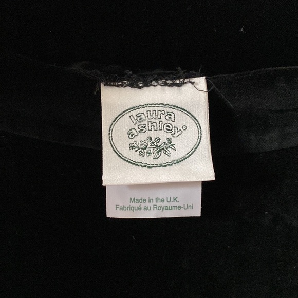 Black velvet skirt - Picture 2 of 2